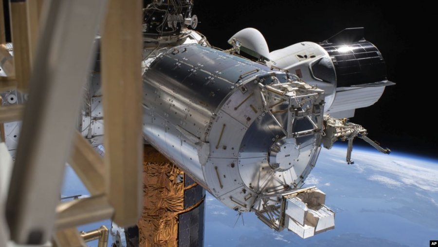 Pas dy muajsh në orbitë, astronautët e NASA-s drejt kthimit në Tokë