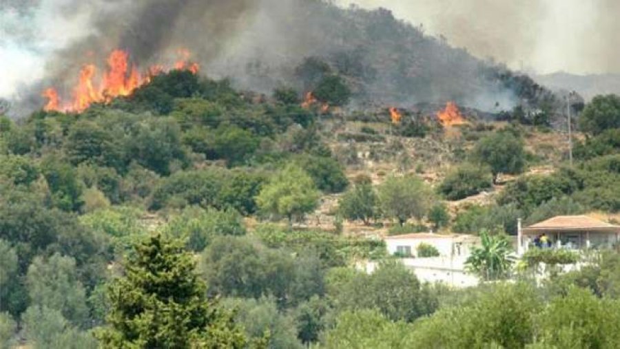 Aktivizohet sërish një vatër zjarri në Mirditë/ Rrezikohet jeta dhe prona e banorëve