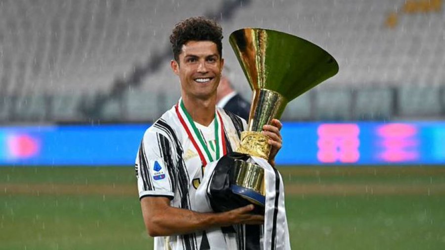 Ronaldo 'rinovon' në rrjetet sociale me Juventusin: Dua titullin tim të tretë!