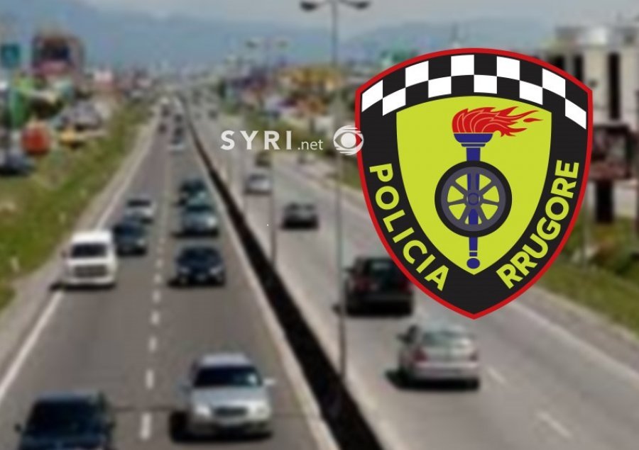 Përplasen 4 makina, bllokohet autostrada Tiranë-Durrës