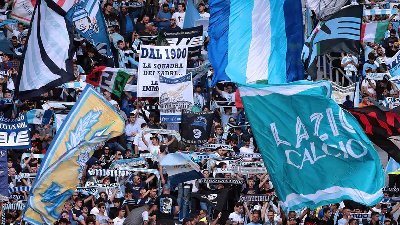 Lazio bën tifo kundër Romës dhe Napolit në Kupat e Europës