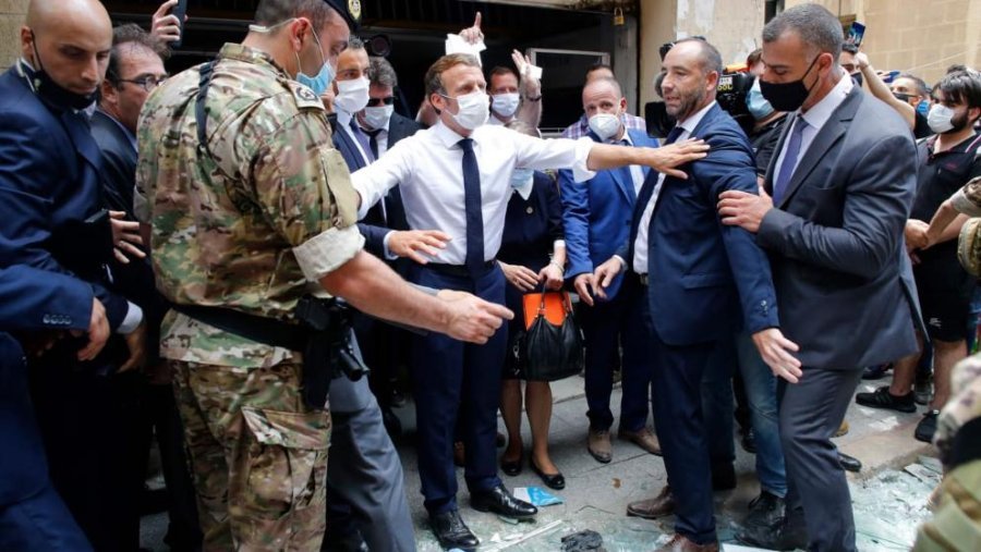 ‘Jeni të gjithë vrasës’/ Macron pritet me zemërim në Bejrut