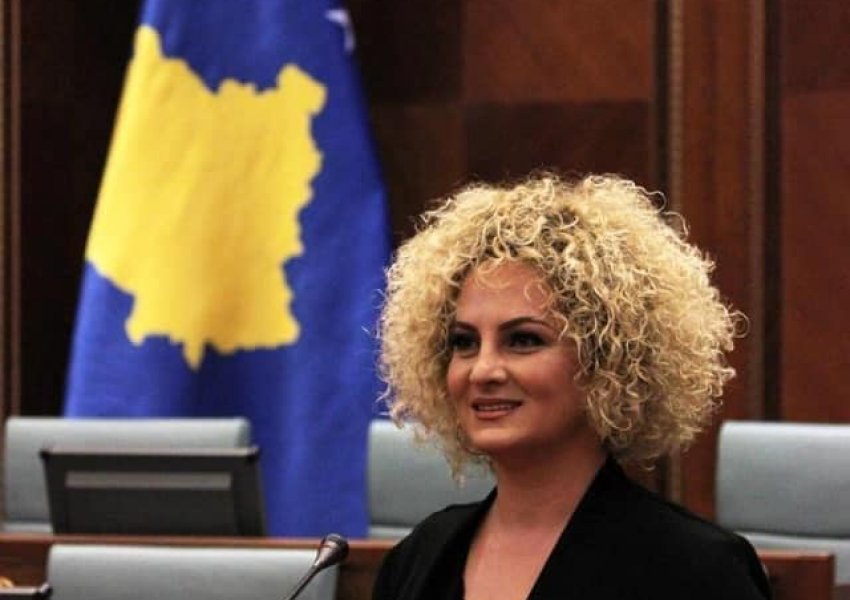 Donika Kadaj i del kundër partisë: Është e kotë të udhëhiqet vendi kur nuk i ki numrat
