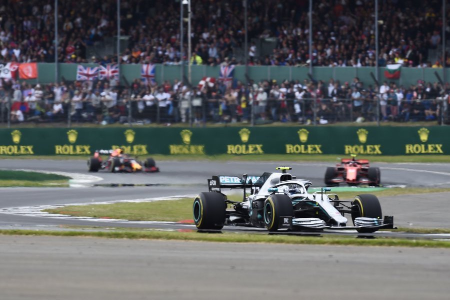 Formula 1/ Mercedes dominon në provat e lira në Silverstone