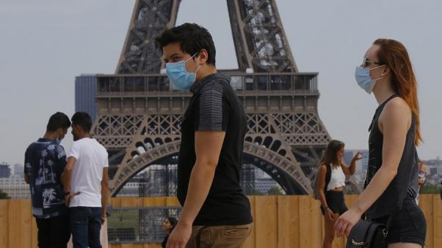 ‘Maskat të detyrueshme edhe në ambientet publike’/ Parisi merr vendimin ekstrem