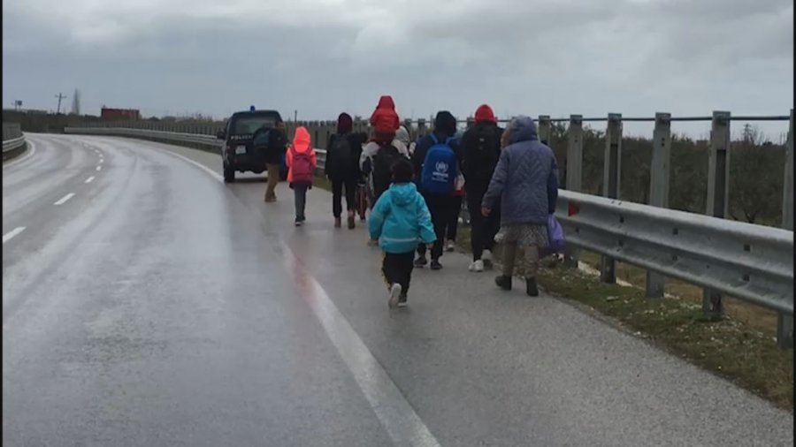 Rrëfimi i dëshpëruar i emigrantit në Shqipëri: Kam ecur në këmbë ditë e natë