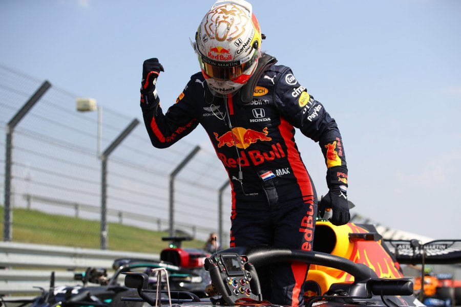 Formula 1/ Red Bull i ‘lë targën’ Mercedesit, Verstappen fiton garën e Silverstone