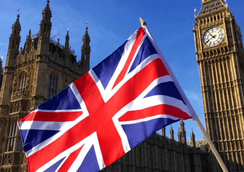 Britania po synon heqjen e masave kufizuese ndaj COVID-19