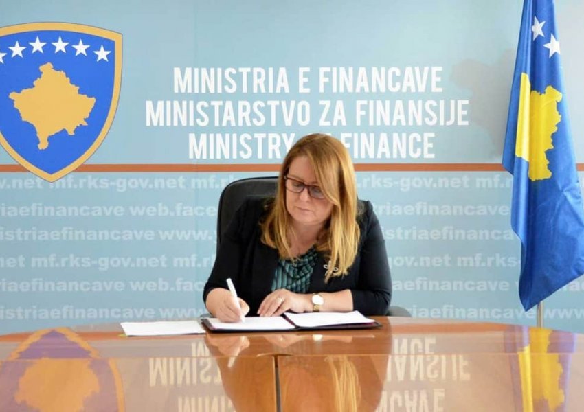 Bajrami: Doracaku për edukimin seksual të nxënësve s’është miratuar në mandatin tim si ministre