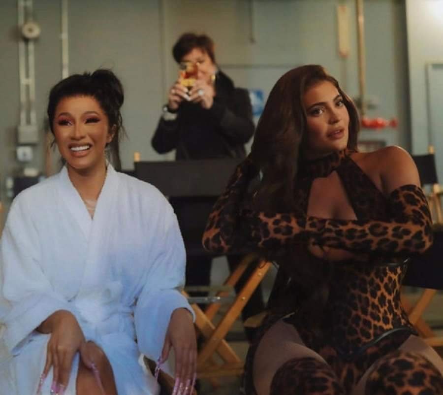 Fansat e kritikuan për praninë e Kylie Jenner në videoklip, Cardi B i kundërpërgjigjet të gjithëve