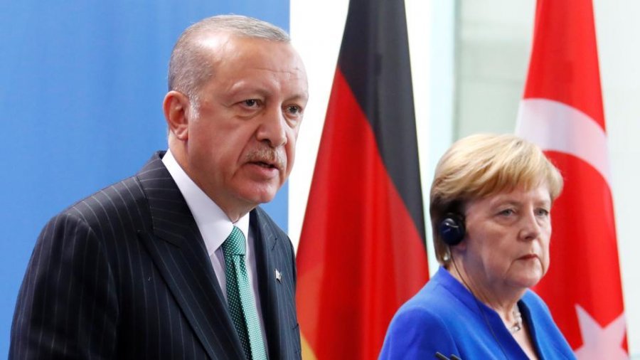 Tensionet Turqi-Greqi/ Presidenti Erdogan bisedë me Kancelaren Merkel