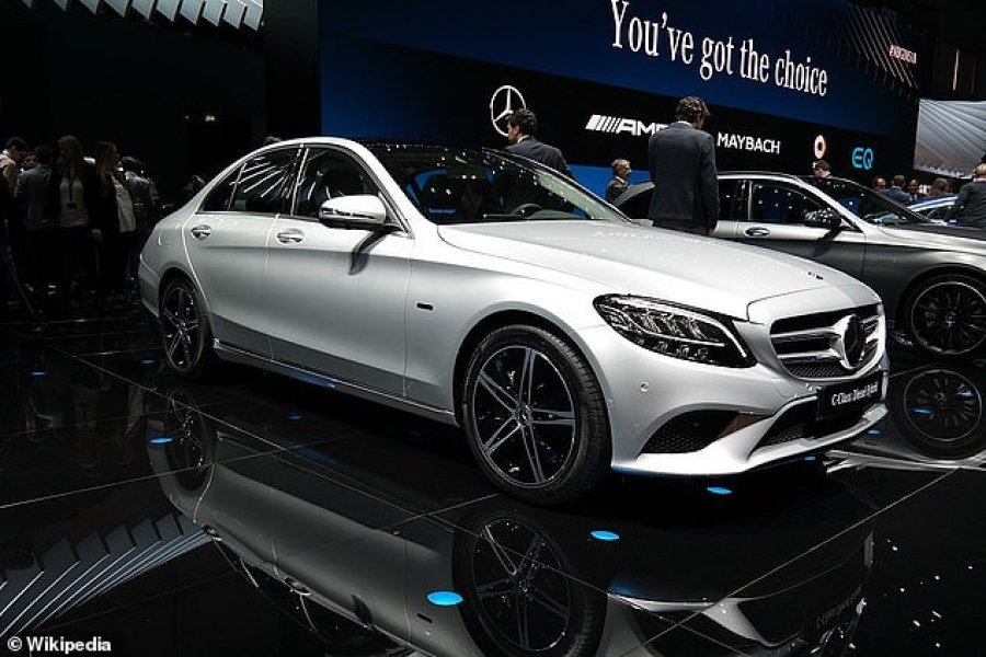 Mercedes-Benz bën thirrjen urgjente: ‘Të rikthehen 30,000 makina, rrezik për aksidente vdekjeprurëse’