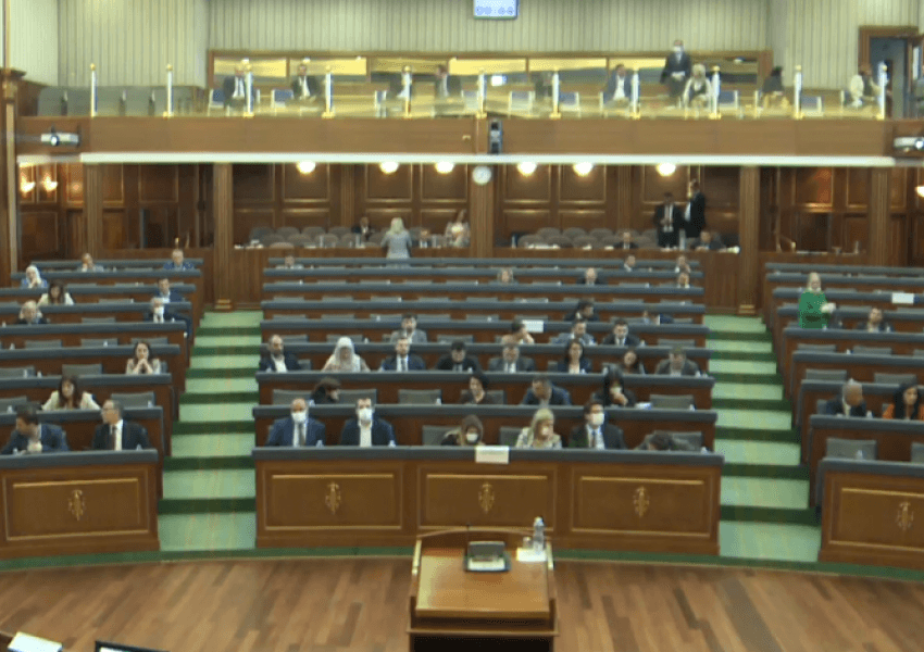 Vazhdon tallja e deputetëve/As herën e dytë s'ka kuroum për votimin e ligjit që po presin qytetarët 