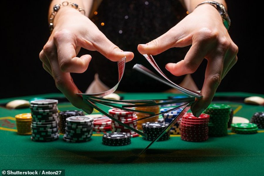  Si koronavirusi ndryshoi kumarin, pokeri do të luhet me letra të hapura