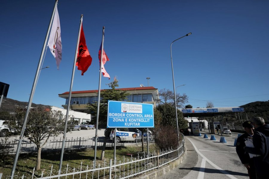 Policia greke njofton pikat kufitare shqiptare: Kushtet e reja për të hyrë në Greqi nga 16 gushti