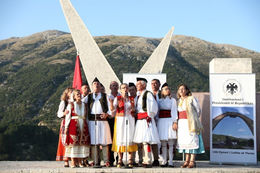 Meta dekoron 3 emblema të polifonisë shqiptare