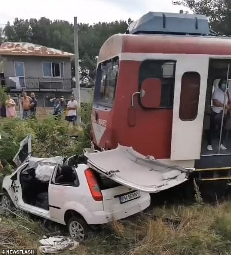 VIDEO/Humb jetën këngëtari, goditet nga treni teksa filmonte veten