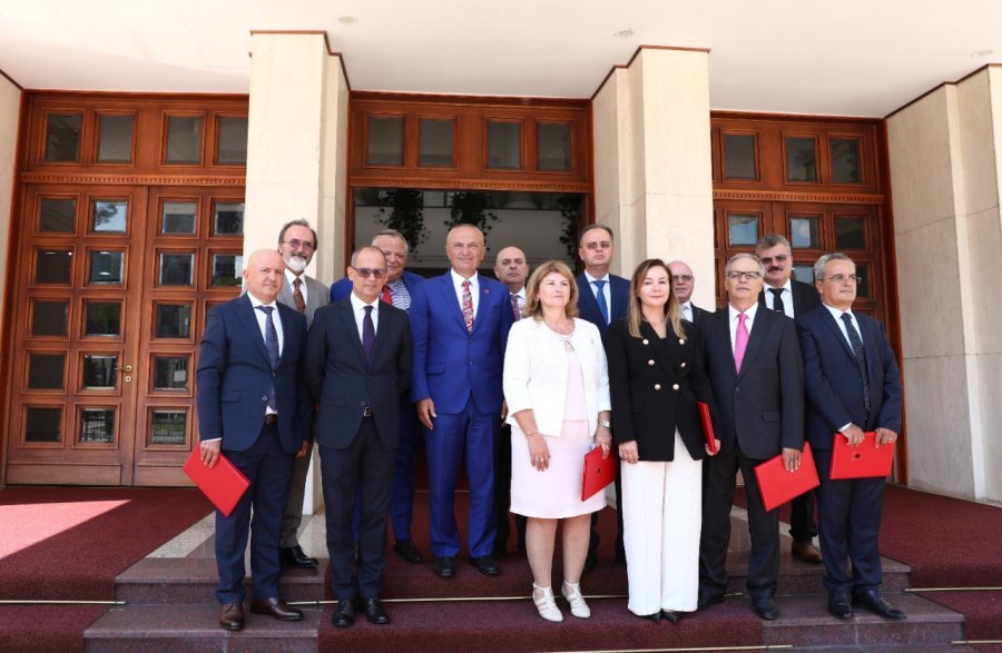 FOTO+EMRAT/ Presidenti dekreton Rektorët e Universiteteve Publike
