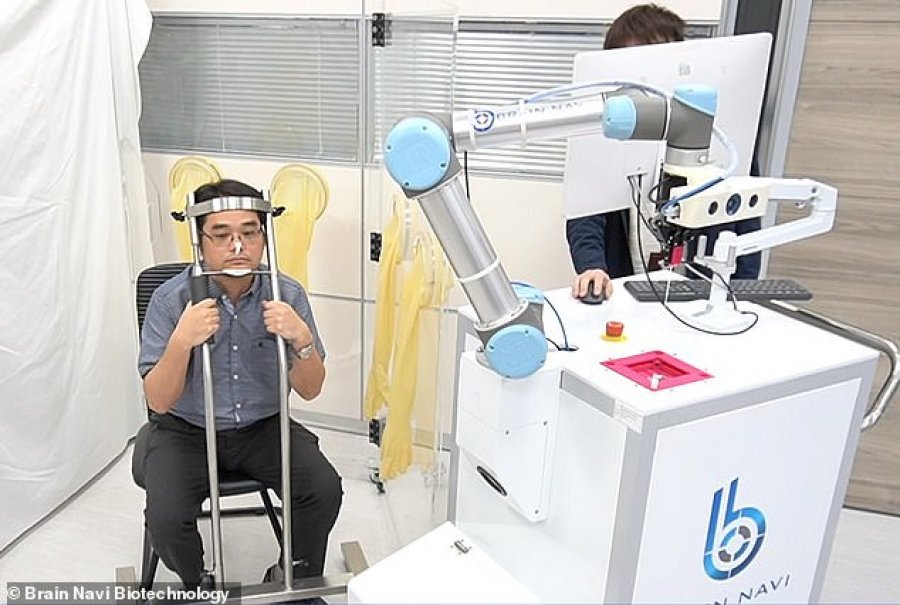 Firma modelon teknologjinë e re, roboti që bën teste koronavirusi