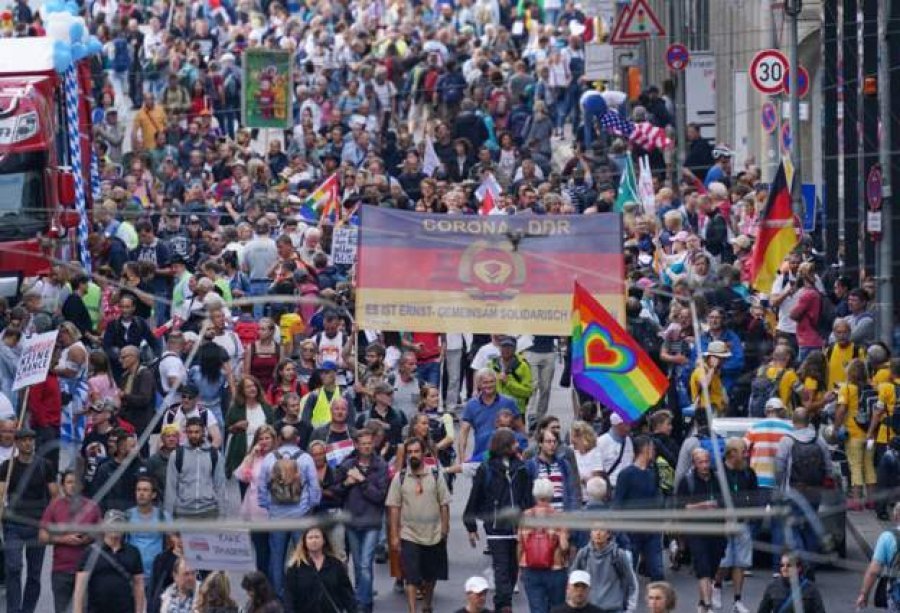 Protestuesit po fillojnë të mblidhen në Berlin kundër kufizimeve për koronavirus