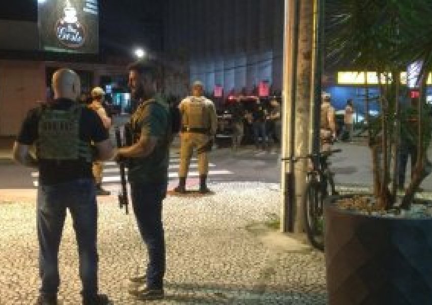 VIDEO/ Grabitje në një bankë në Brazil, të shtënat me armë zgjaten një orë