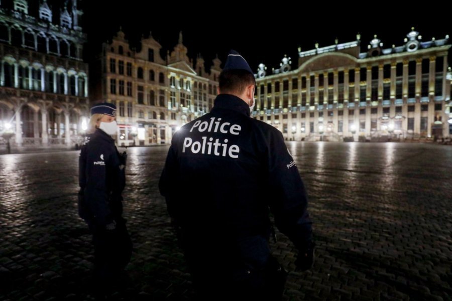 Diplomatë dhe eurodeputet të zhveshur, policia ndërpren festën e orgjisë në Bruksel