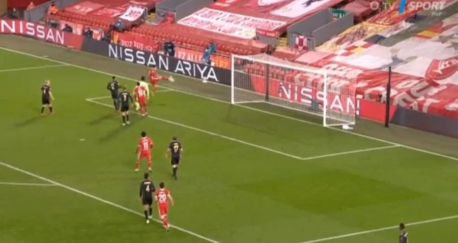 VIDEO/ Liverpooli në avantazh ndaj Ajaxit, portieri bën gafën e rëndë!