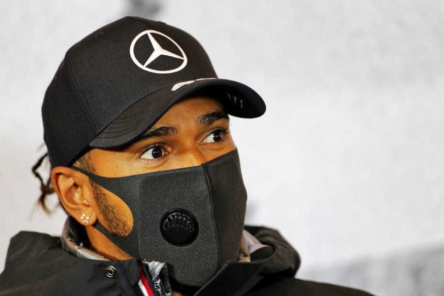 COVID-19 nuk kursen as kampionin e botës, Lewis Hamilton rezulton pozitiv