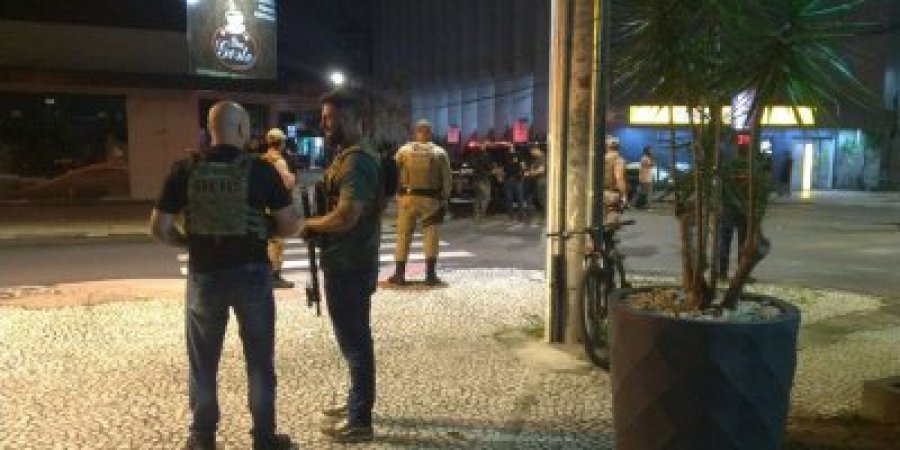 VIDEO/ Grabitje në një bankë në Brazil, të shtënat me armë zgjaten një orë