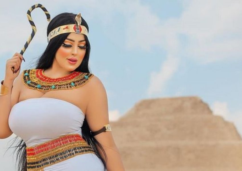 Bënë foto tek Piramidat e Egjiptit, fotografi dhe modelja seksi arrestohen