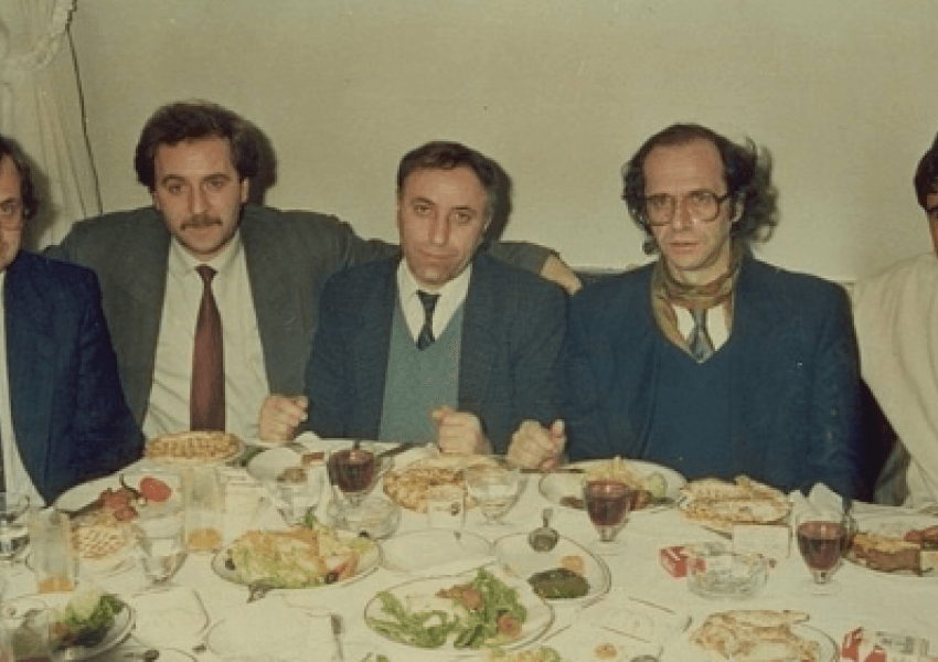 Foto e rrallë: Rugova e Fadil Vokrri krah njërit tjetrit më 1992
