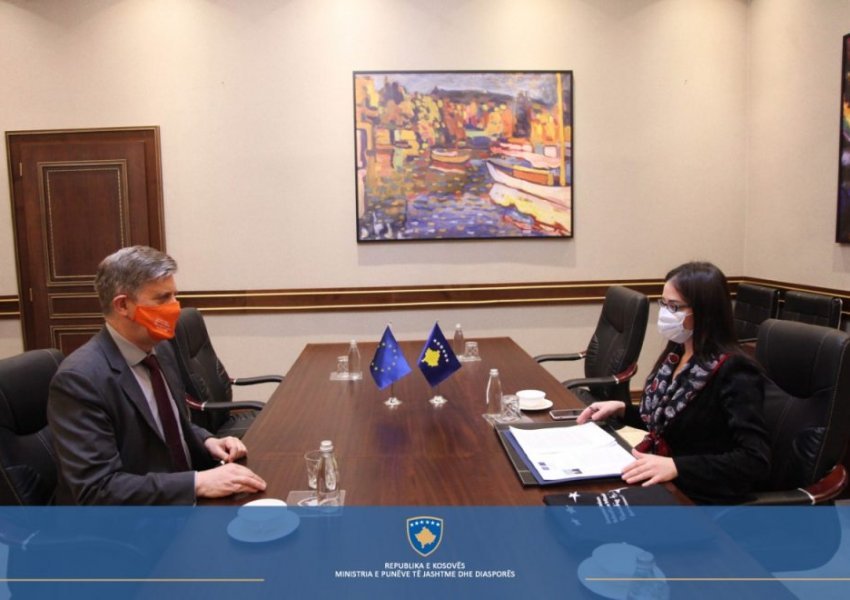 Ministrja e Jashtme takon shefin e EULEX-it, ja temat që u diskutuan
