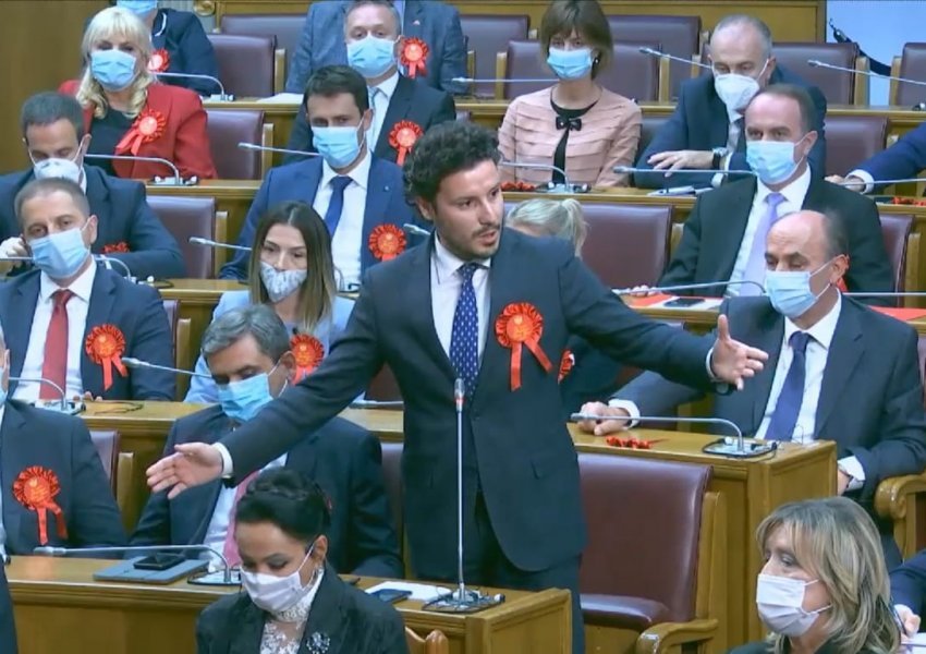 VIDEO/Abazoviq me fjalim të fuqishëm në parlament: S'jam as serb, as malazez – jam pjesëtar i komunitetit që e keni shtypur