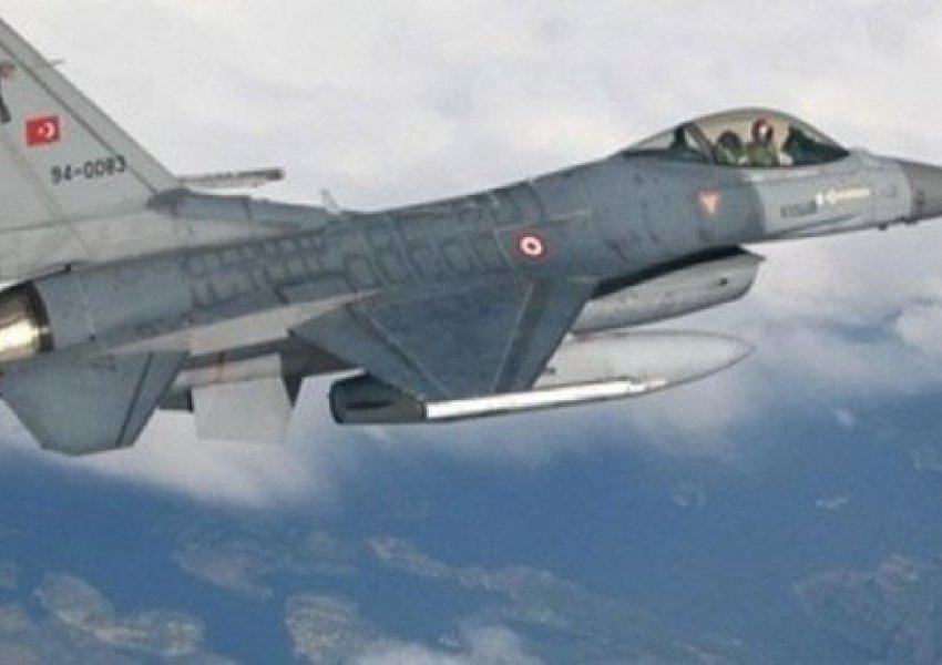 Turqia ‘pushton’ Egjeun me avionë luftarak, Greqia sërish në alarm