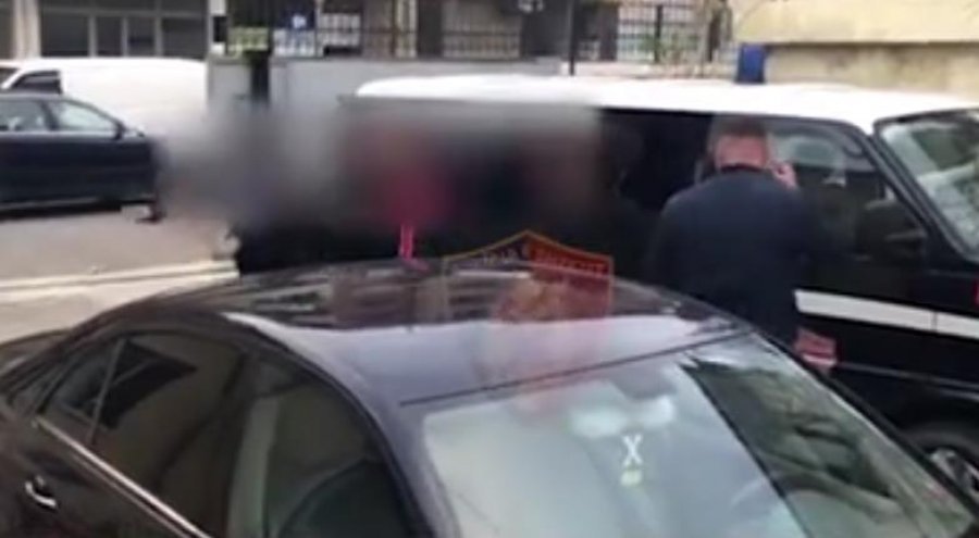 VIDEO/ Transportonin emigrantë të paligjshëm, në pranga 3 të rinj në Pogradec