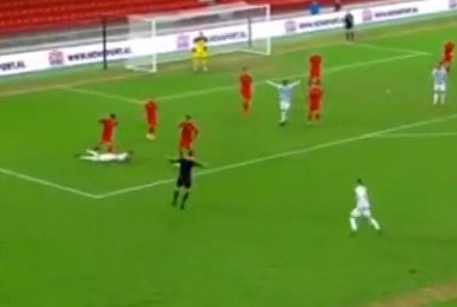 VIDEO/ Ndërhyrje brenda zonës, Tirana kërkon penallti 1 minutë nga fundi