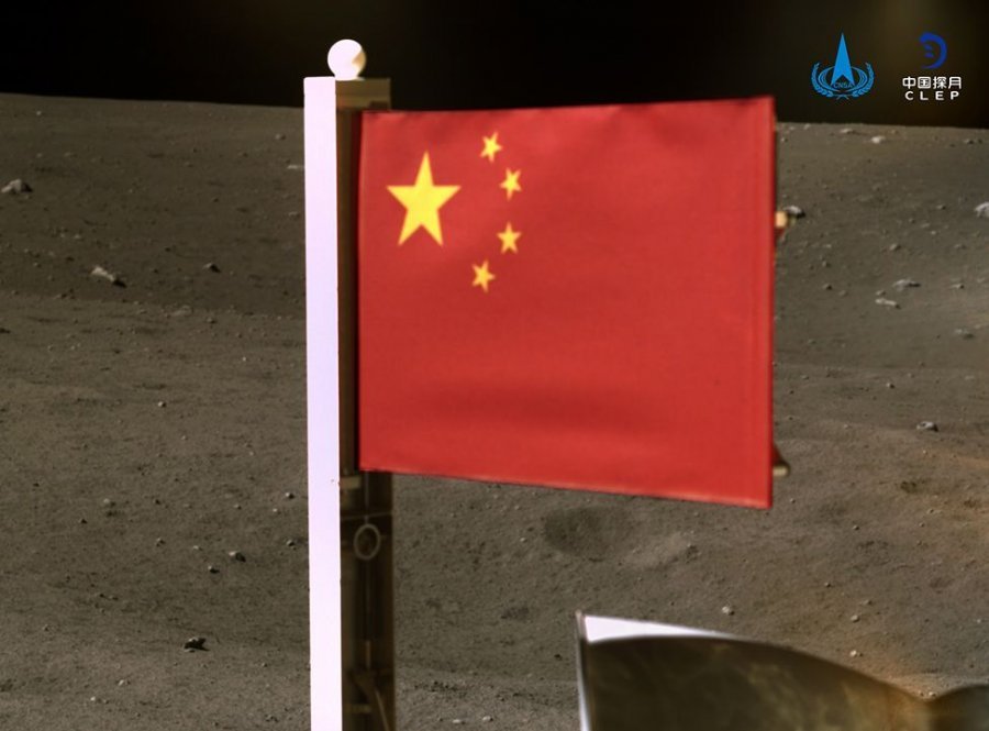 FOTOLAJM/ Pas SHBA edhe Kina ngul flamurin e saj në Hënë