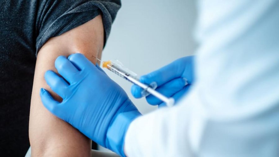 Bota diskuton për vaksinën, qeveria krenohet se ka sjellë teste të shpejta
