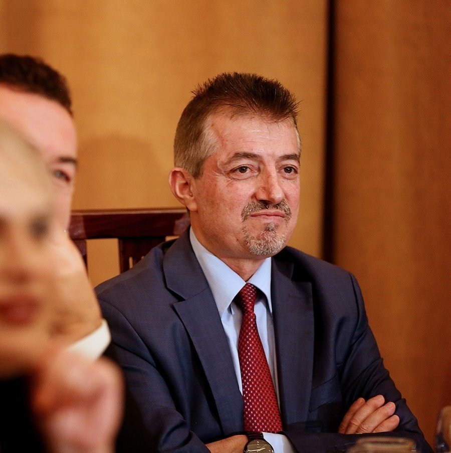 Berisha: Kasem Hysenbelli u përball me presione të shumta politike të kryecensorit të vendit