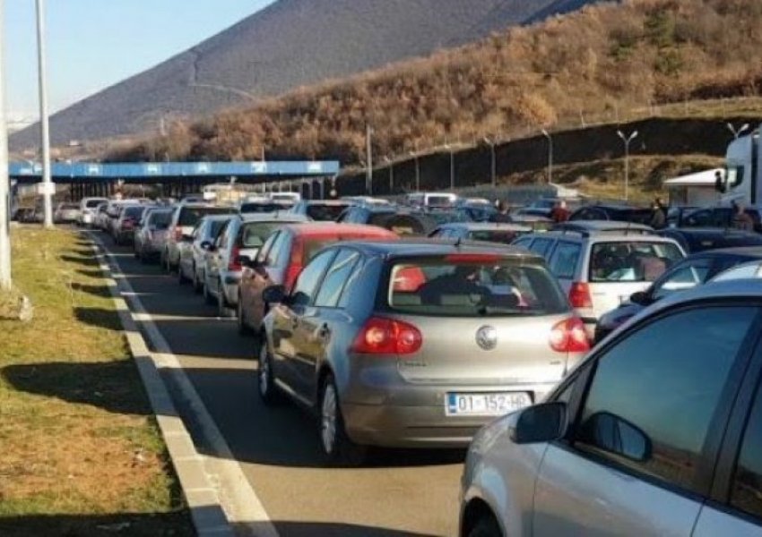 Izolimi i vendit, mbi 4.500 kosovarë udhëtuan në fundjavë drejt Shqipërisë