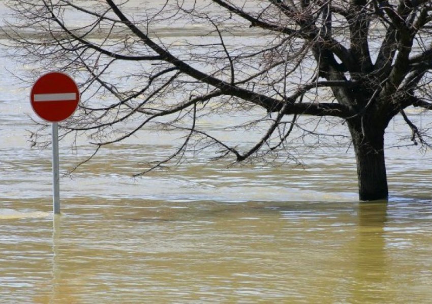 Përmbytet Sllovenia, rrëshqitje dheu e ngritje e nivelit të detit