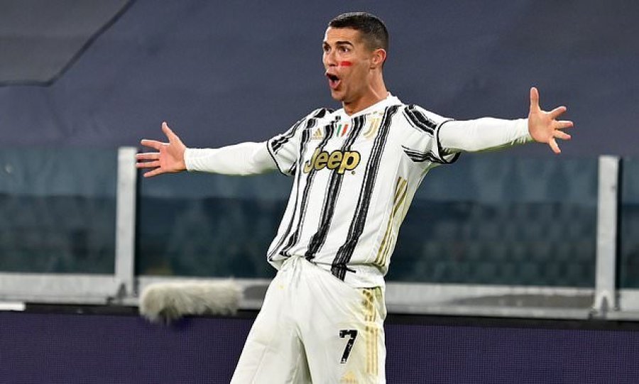 Gazetari zbulon shkëmbimin e bujshëm, Juventusi ofron Ronaldon për të transferuar...