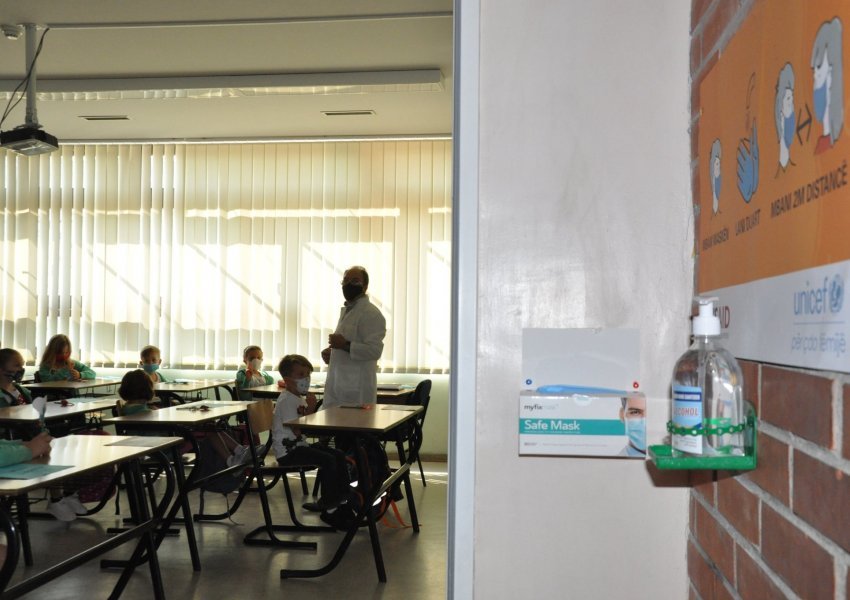 Mbi 2000 mësues dhe mbi 1000 nxënës në Kosovë, të prekur nga koronavirusi