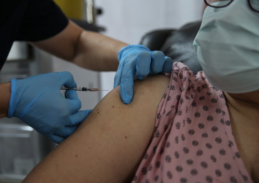 Ky shtet fqinj i Kosovës i merr vaksinat me 21 dhjetor: Ndër pesë të parat në botë që nënshkruan me Pfizer