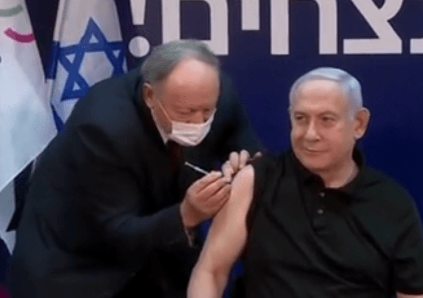 ‘Ditë e madhe për Izraelin’/ Netanyahu vaksinohet ‘live’, jep mesazhin e rëndësishëm