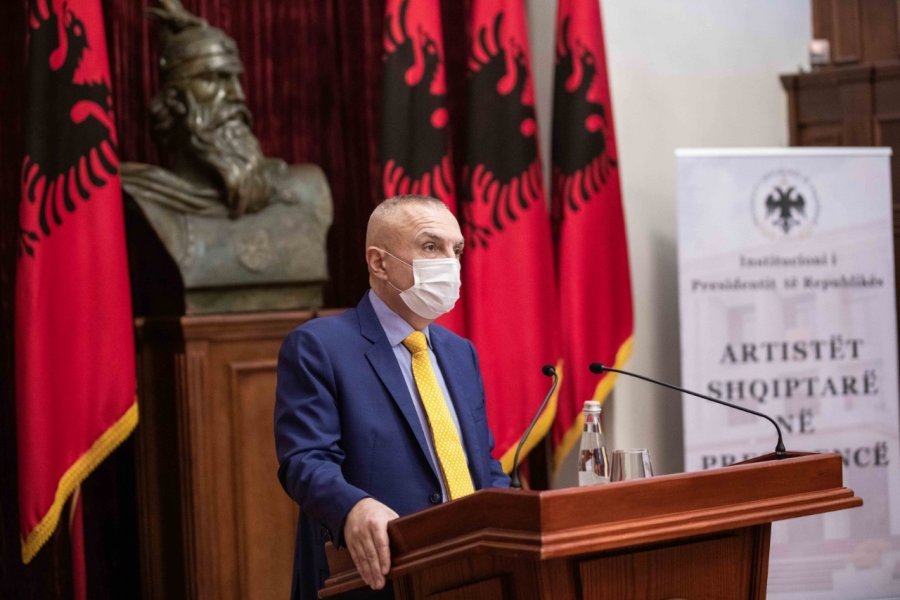 Presidenti dekoron dy artistë të shquar të kinematografisë, Elida Janushin dhe Dhimitër Lalën