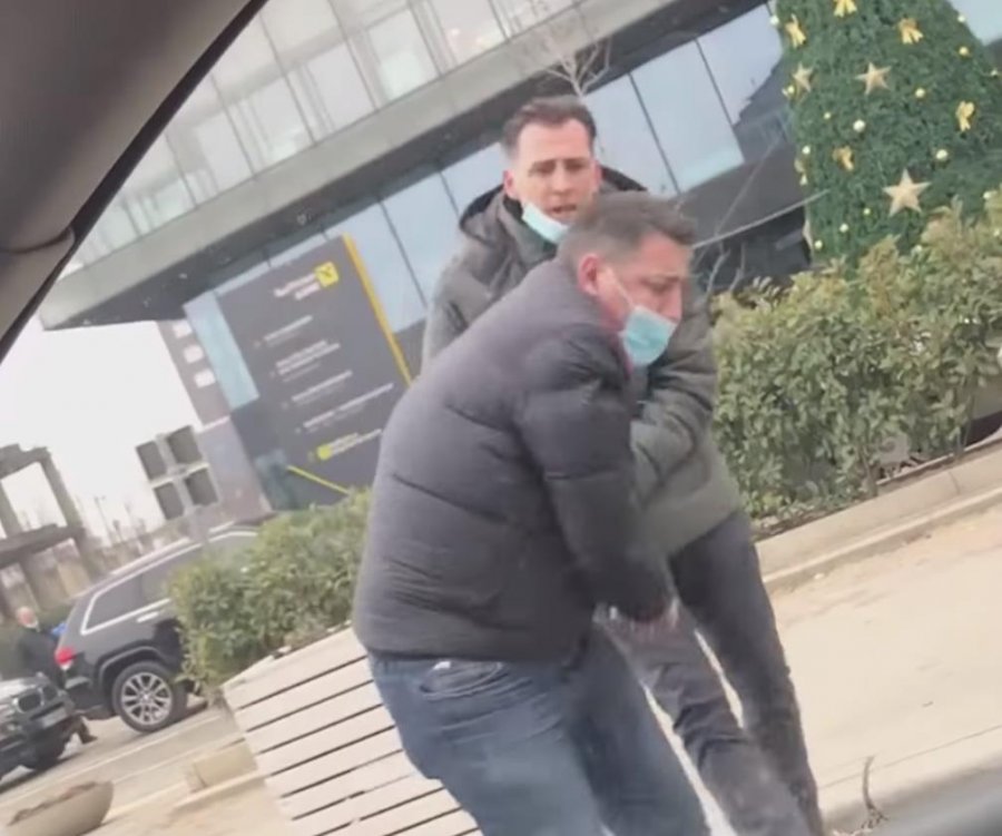 VIDEO/ Çfarë tha Valon Syla për emigrantët, që e rrahën në mes të Prishtinës?