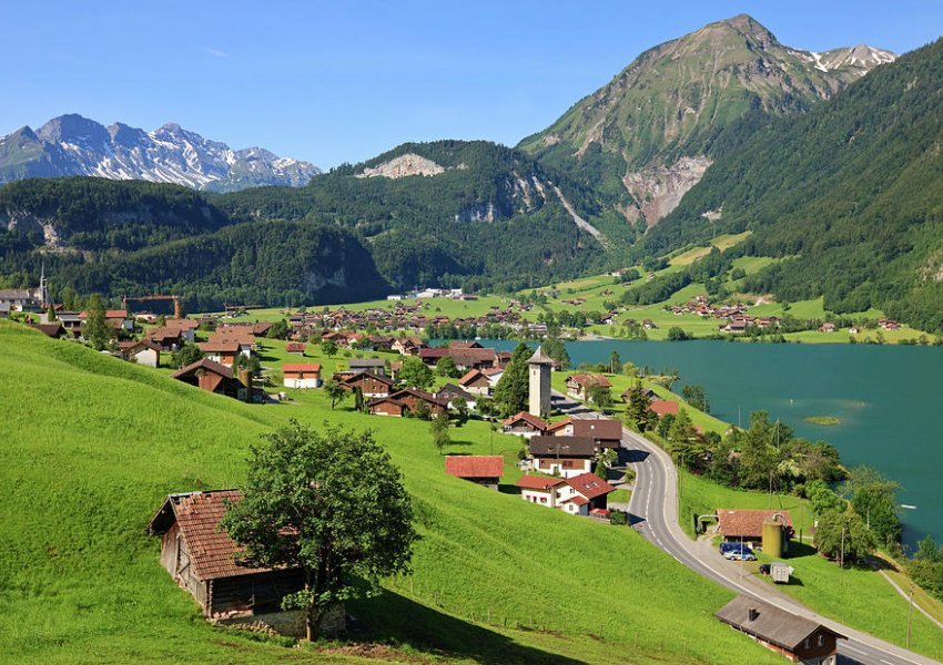 12 fshatrat më të bukur në Zvicër