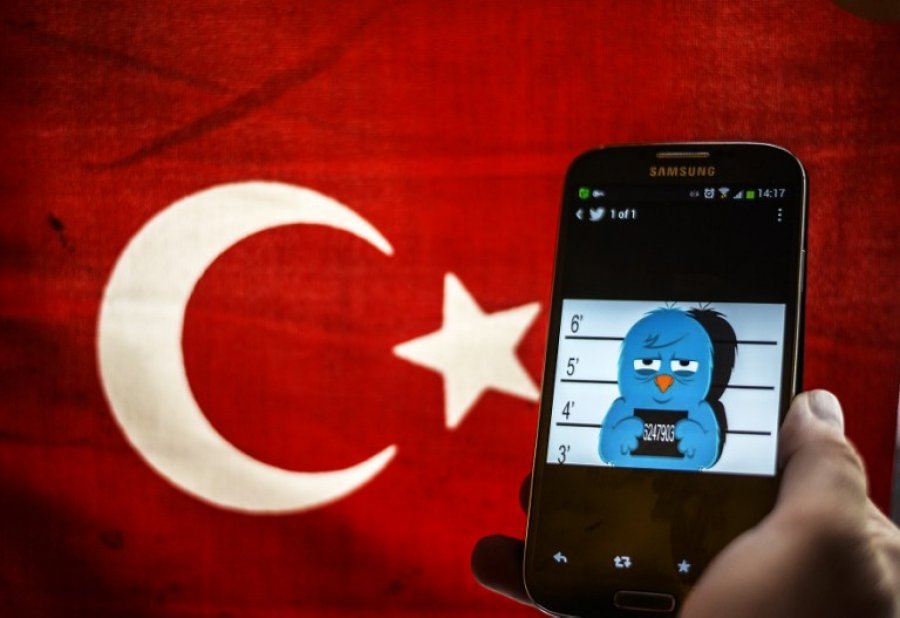 ‘Do kontrollojmë mediat sociale’/ Erdogan përgatit ligjin për ndëshkime ligjore dhe fiskale