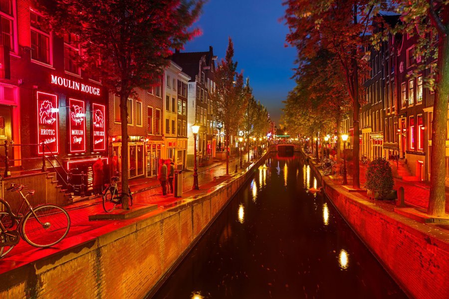 Amsterdam/Distrikti i dritave të kuqe përgatitet për rihapje